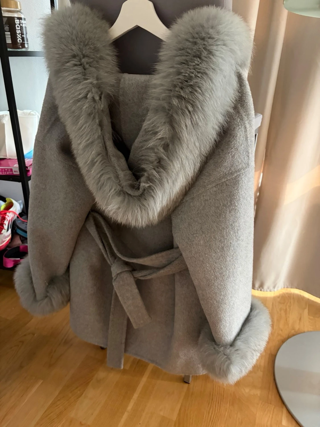 Ljusgrå kappa  - 2