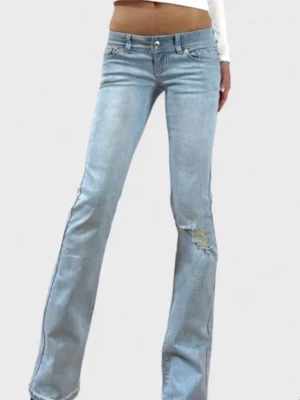G-Rise jeans - Super snygga G-Rise jeans. Lågmidjade bootcut. Storlek: längd-short  Midja- s Säljer då jag inte använder dem längre tyvärr. Har en liten defekt som syns på bild 5 vid gylfen annars jättefint skick! Skriv privat för frågor🩷 