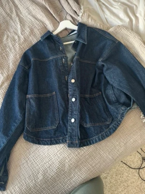 Jeansjacka zara - Supersnygg jeansjacka från zara
