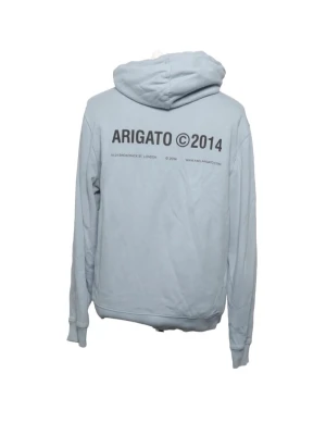 Axel Arigato Hoodie - Säljer en mycket snygg och stilren ljusblå/duvblå huvtröja från Axel Arigato.  Märke: Axel Arigato  Storlek: M (Herr / Mens)  Färg: Ljusblå / Isblå  Material: 100% ekologisk bomull (Organic Cotton)  Detaljer: Diskret logga fram på bröstet och stort tryck ("ARIGATO ©2014") på ryggen. Känguruficka framtill.  Skick: Mycket gott skick.
