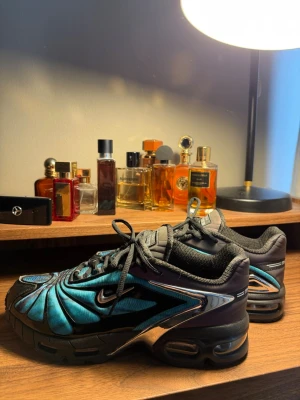 Nike x Skepta Air Max Tailwind V Chrome Blue - Nike Tailwind x Skepta, Storlek 42, Nypris 2100kr