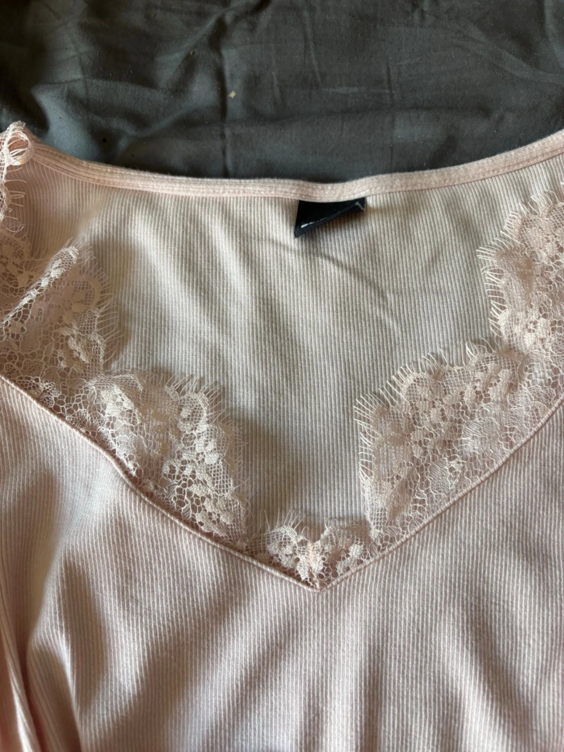 Ljusrosa långärmad topp med spets - 1
