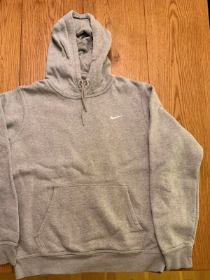 Nike Hoodie - Grå Nike Hoodie, Storlek M, Mycket bra skick!