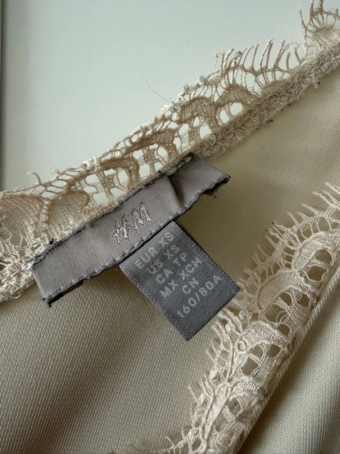 Beige linnetopp med spets från H&M - 1