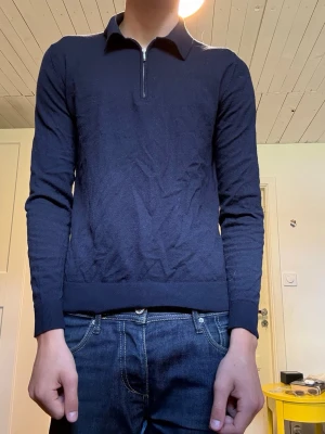 Tiger of Sweden Quarter-zip - Snygg quarter-zip i 100% merinoull!                         Nypris: 2000kr. Helt perfekt skick så nästan ny. Den är storlek S men passar XS bäst.  Förhandlingsbart pris!