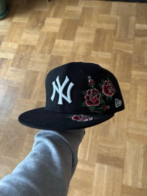 New Era 59FIFTY custom keps - 8/10 skick!🌟Storlek: 7 3/8 (58,7cm)