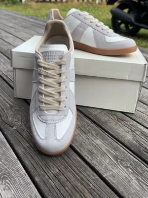 Maison Margiela gats - Säljer dessa margielas då dom var för små på mig,  strlk 42,5. pris 1499kr, pris kan diskuteras 👟☘️
