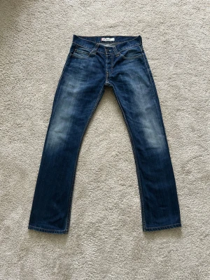 Blåa Rare Vintage Levis 512 Bootcut Jeans Storlek W30 L32 - Mycket fina Levis Jeans i blå färg. | Jeansen är i mycket bra skick och sparsamt använda. |  Äkta som allt annat jag säljer! ✅ |  Storlek: W30 L32  | Skick: Mycket Bra Skick (SE SISTA BILDER) | Färg: Blå | Märke: Levis | Modell: Jeans |   Hör gärna av dig vid frågor så svarar jag så fort jag kan! 😁 |  (SKU - 214)