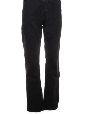 Corneliani raka svarta jeans (35) - Snygga svarta jeans ifrån Corneliani med rak passform och klassisk femficksdesign. Jeansen har normal midja och är tillverkade i ett slitstarkt denimtyg. Perfekta för dig som gillar en clean och tidlös look. I mycket fint skick. 