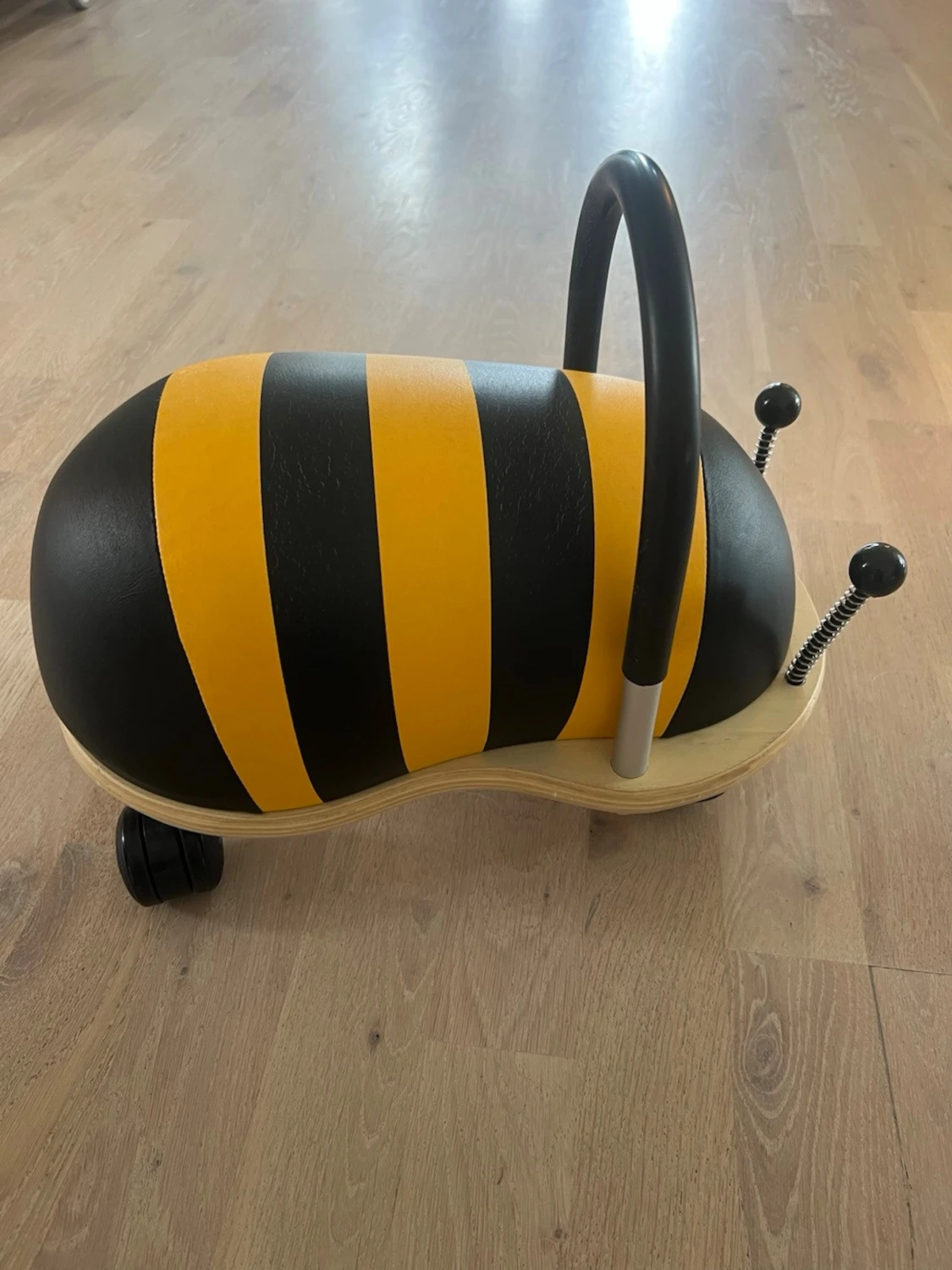 Wheeling Bug, small-Söt biet rull-leksak med handtag