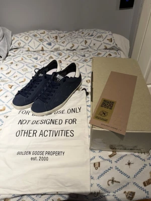 Golden Goose superstars - BRAND NEW Golden Goose superstars. Allt tillbehör medföljer från bilden, seriösa köpare får gärna komma med rimliga bud.🙌 Frågor? Kom dm. Allt gott, mvh Noah