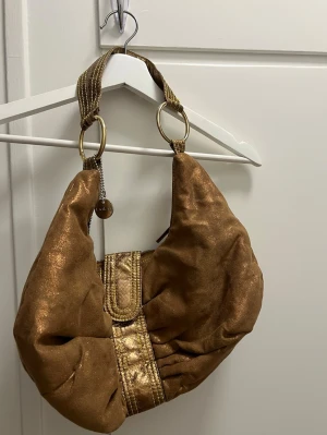 LULU - Bronsfärgad vintage väska 🤎