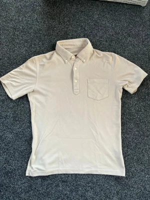 Uniqlo pike  - Står storlek L men den är köpt i Kina så den passar storlek S 