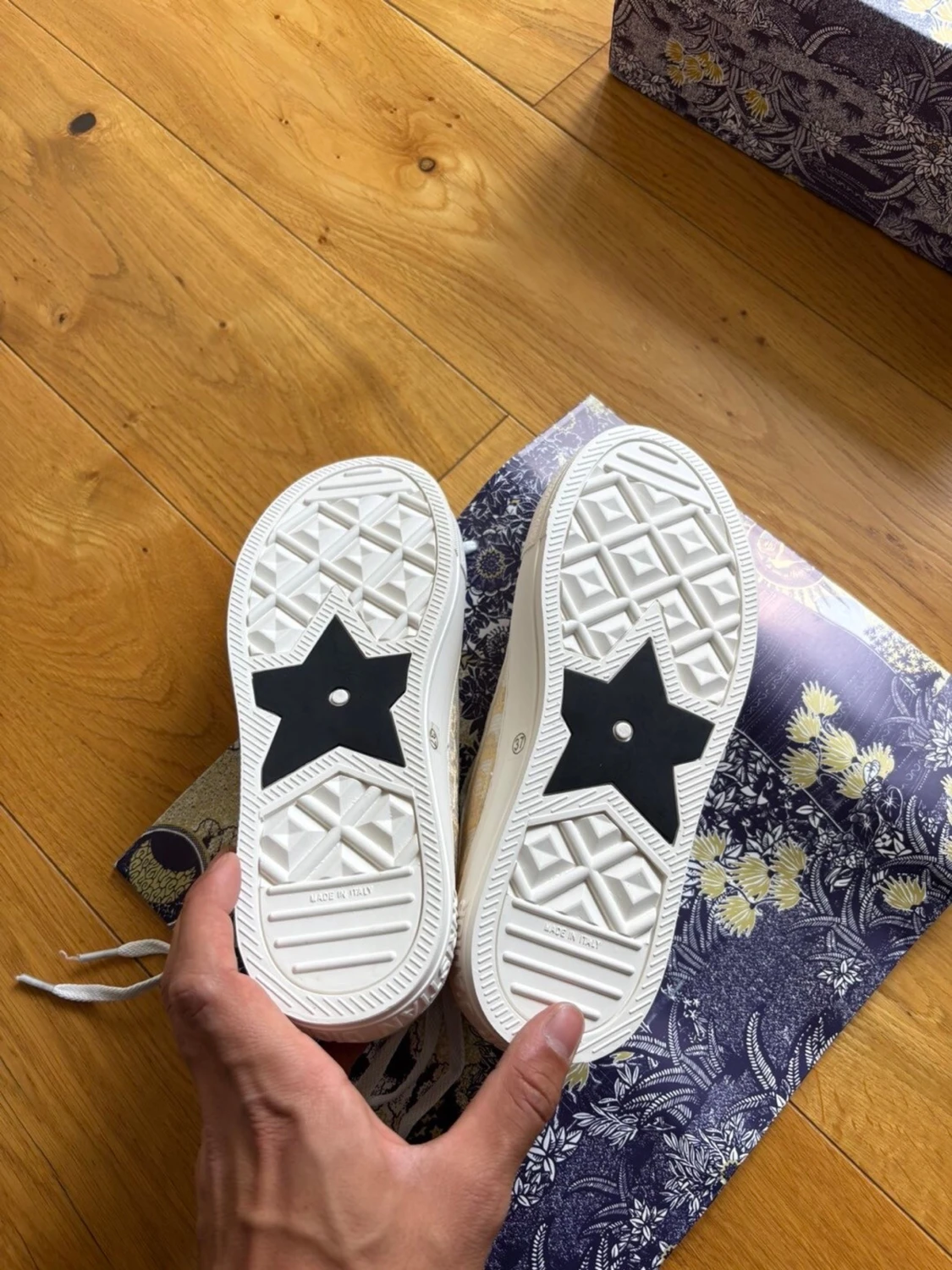 Beige Dior sneakers med monogram - 5