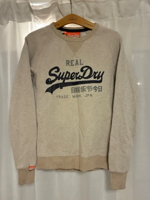 Superdry tröja - Snygg superdry tröja. Storlek M. 