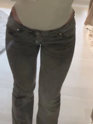 Lågmidjade jeans  - Lågmidjade flare/bootcut jeans från Gina Young strl 146/152 men passar xxs/xs! 