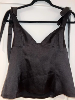 Festtopp  - Satin topp, aldrig använd
