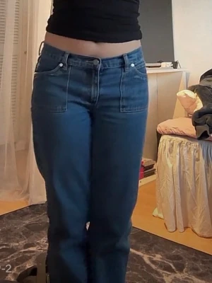 Jeans  - Säljer dessa jeans som är låga i midjan och är raka, använda ett få tal gånger, säljer då dom blivit för små, har därför inga fler bilder med dom på, tror de va W27 men kan ta upp dom och kolla om någon är intresserad, skulle säga att dom passar S/M