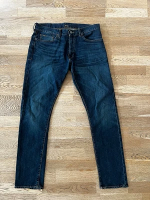 Polo Ralph Lauren Jeans - Mörkblå jeans ifrån Ralph Lauren i nyskick. Storlek: 34x34