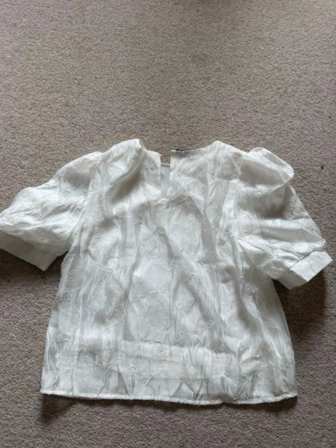 Vit blus med puffärm från Pieces - 1