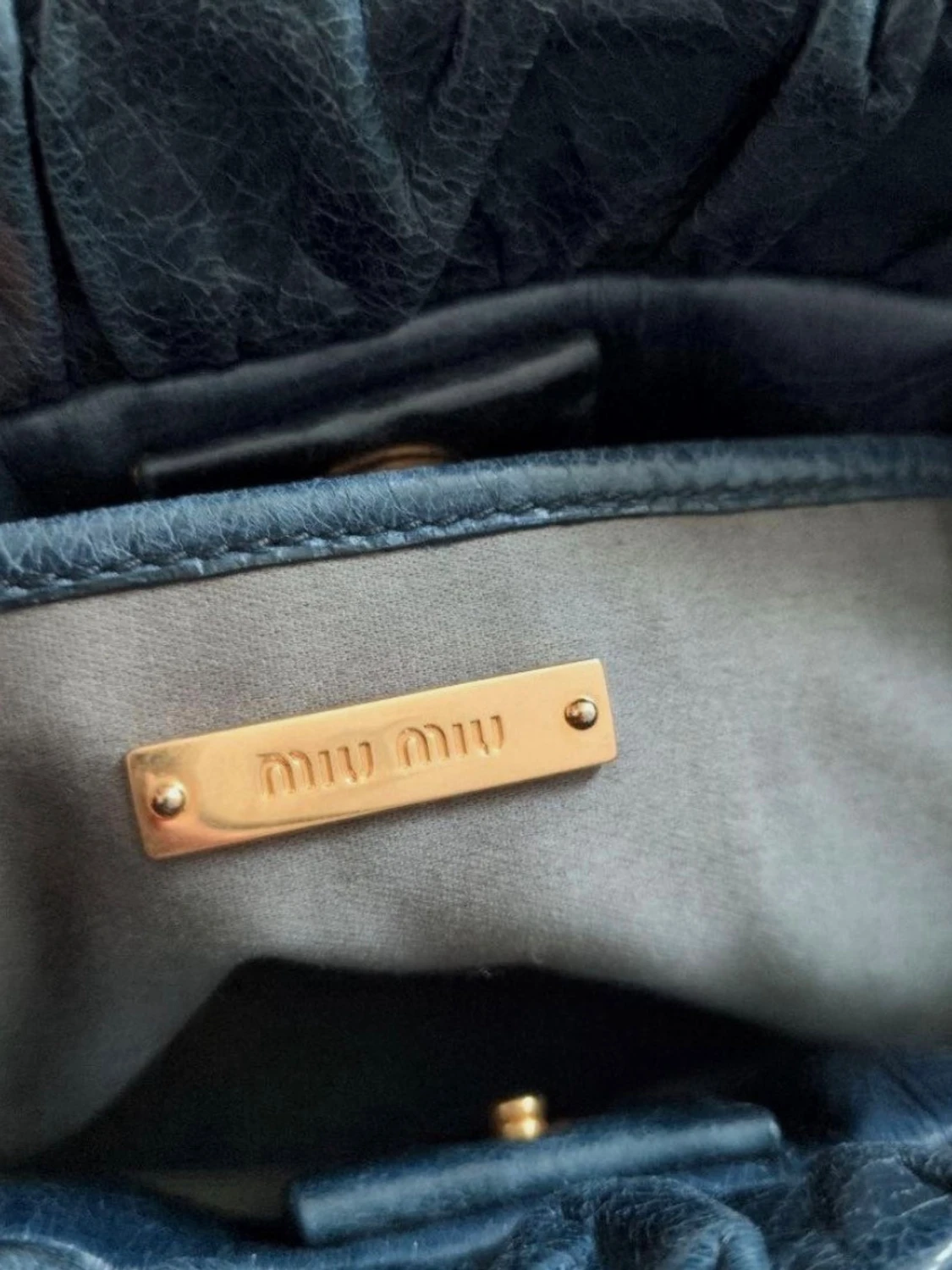 Svart handväska från Miu Miu - 3