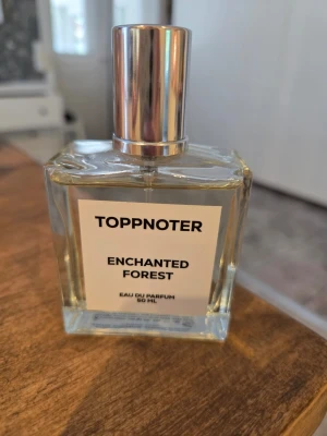 Toppnoter Enchanted Forest parfym - En fräsch akvatisk doft från svenska Toppnoter som inte längre finns. Ingen kartong.