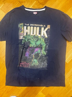 Blå Hulk t-shirt  - Marvel t shirt med hulken, storlek XL 