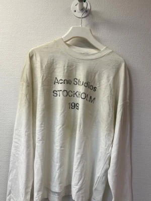 Acne studios long sleeve vit  - Unisex . Aldrig använd . Kan även mötas i Sthlm om man vill !
