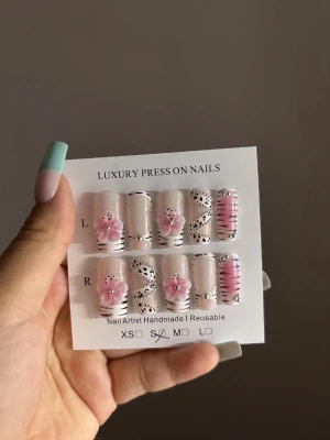 Nails - Fina