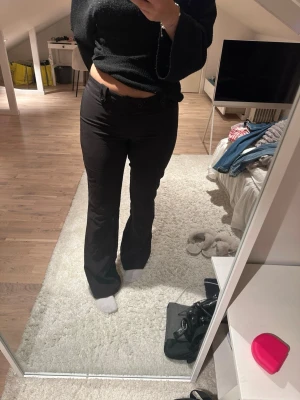 Lågmidjade bootcut kostymbyxor  - Bonnie 03low bootcut kostymbyxor. 38 regular, jag är 167cm. Slutsålda på hemsidan 