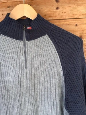 Polo Jeans Ralph Lauren Vintage Quarter Zip L - Vintage Polo Jeans Company by Ralph Lauren quarter-zip sweater in grey and navy. Heavy ribbed cotton knit with raglan sleeves and small RL flag detail at the collar.  Condition: Good vintage condition with normal signs of wear.  Details:  * Polo Jeans Company / Ralph Lauren * Men’s size L * 100% cotton * Made in Hong Kong * Quarter zip * Grey / navy colourway * Ribbed knit construction * Estimated late 1990s / early 2000s  Measurements:  * Pit to pit: 57 cm * Neck to arm: 77 cm * Length: 64 cm