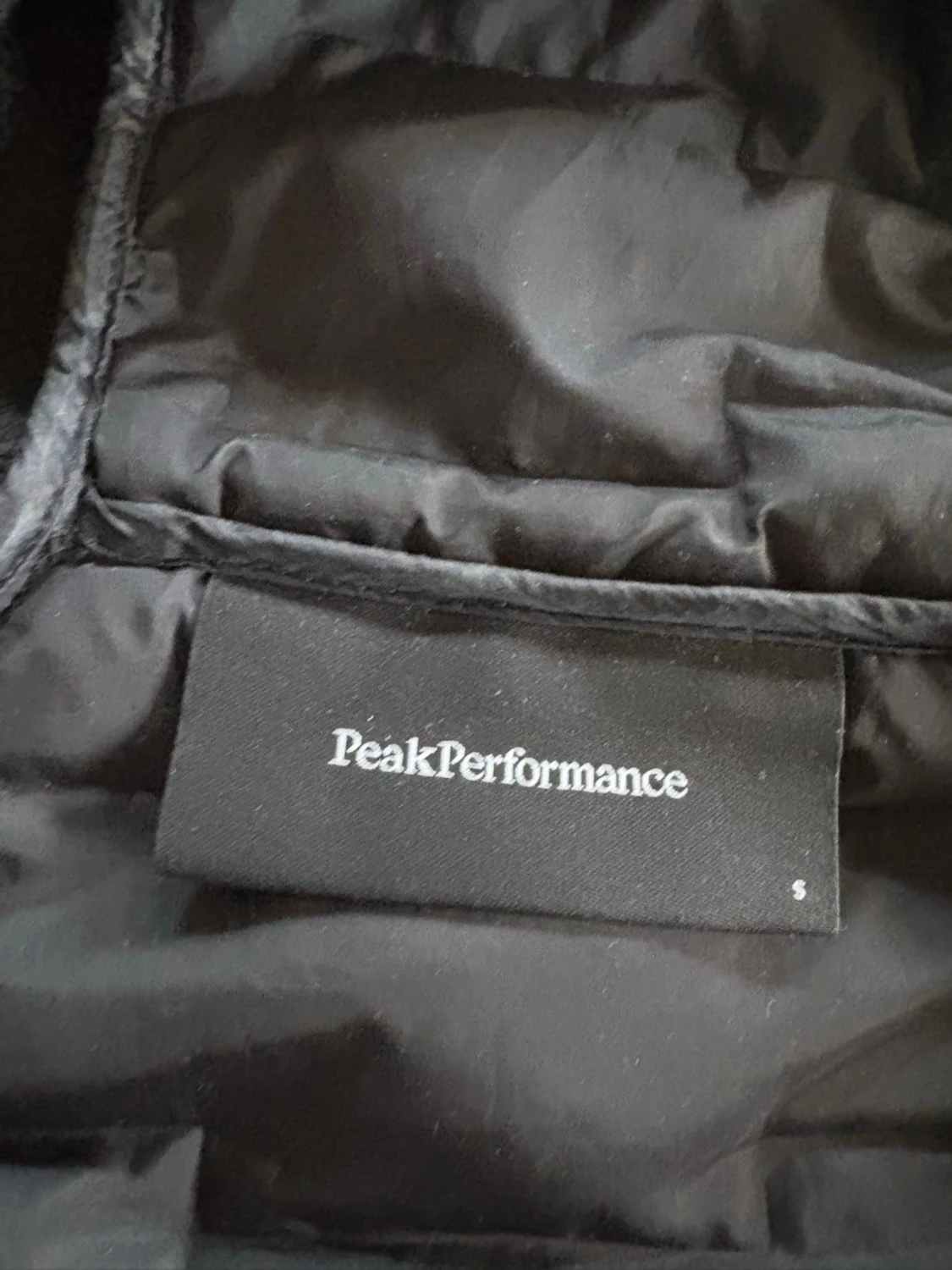 Svart peak performance vindjacka  - 3