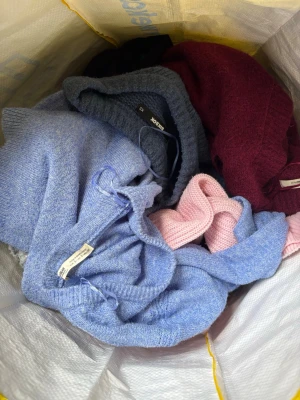 Bundle!! - Vill bara bli av med allt så här är en bundle på 9st blandade plagg. Mestadels stickade tröjor. Allt i xxs-s i välanvändt men bra skick.