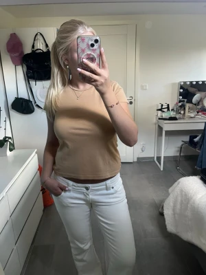 Beige basic t-shirt - Beige/latte färgad T-shirt💕storlek 170, men passar mig som är vanligtvis en S