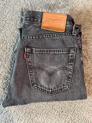 Levis 501 - Gråa Levi’s Jeans||Skick 9/10||Storlek W29/L32||Modell 501||Skriv vid minsta fundering||