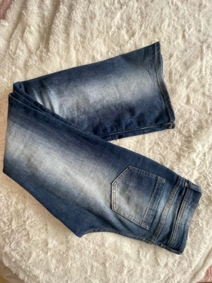 ”Kvargjeans” - Säljer ett par kvargjeans ifrån h&m i storlek 164 och dem är väldigt stretchiga💞