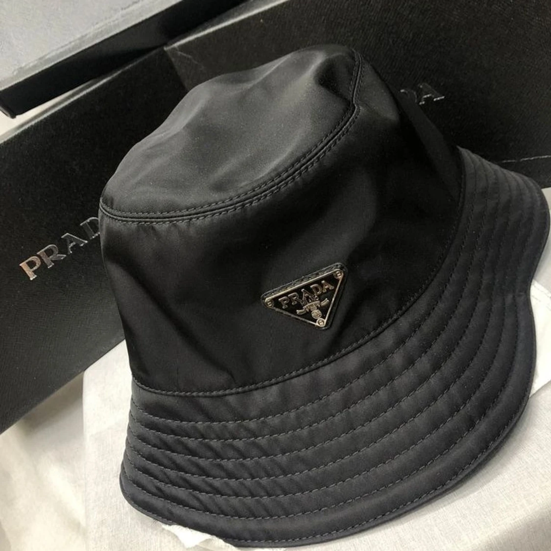 Svart bucket hat i nylon - 1