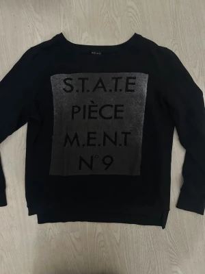 Svart långärmad topp  - Säljer en svart långärmad varm topp i size M från H&M.