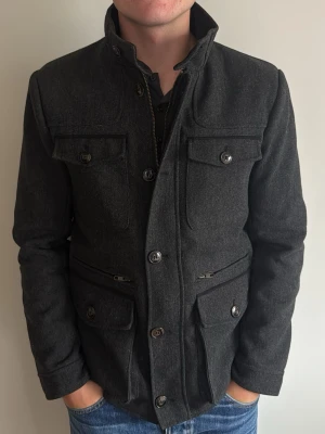 Jacka - - Condition: 8/10 - Color: Black - Size: 48/S