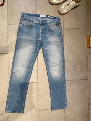 Replay groover jeans - Snygga Replay jeans i modellen Groover. Mycket fint skick, storlek L32 W32