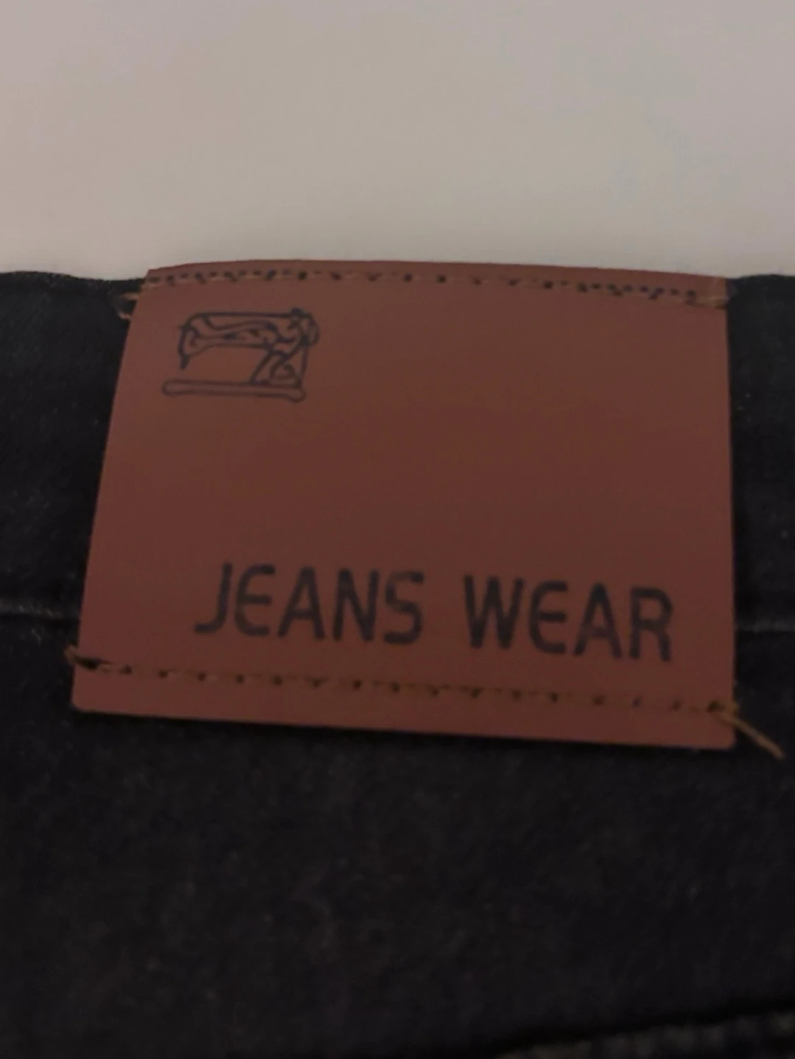 Svarta distressed jeans med färgstänk - 4