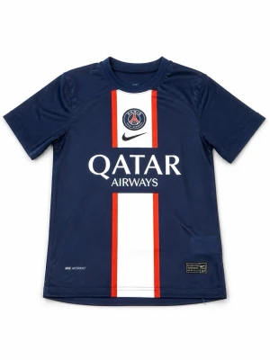 PSG matchtröja Mbappé #7 Nike - Mörkblå Paris Saint-Germain matchtröja med Mbappé och nummer 7 på ryggen. Tröjan har vita och röda detaljer, klubbmärke och Nike-logga på bröstet samt Qatar Airways som sponsor. Tillverkad i lätt och ventilerande material, perfekt för fotbollsträning.
