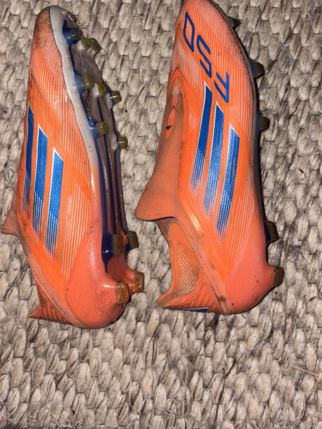 Orangea F50 fotbollsskor - 2