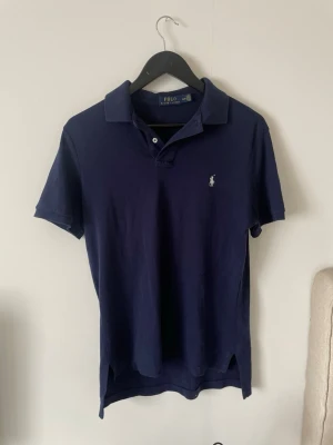 Ralph lauren piké - Storlek M, jag är 183 cm lång, vid frågor kontakta mig!