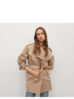 Beige trenchcoat med bälte från Mango  - Supergullig jacka som aldrig är använd, helt i nyskick! ✨ Sitter magiskt fint med skärpet i midjan. Perfekt för hösten 🤎🍁🪵🍄