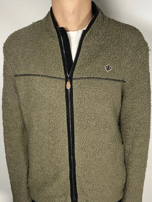 Morris fleece jacka - 👕 Plagg: Fleece jacka                                                                 📏 Storlek: S                                                                🏷️ Märke/Modell: Morris                                             ✨ Skick: Fint skick                                                        💬 Vid frågor är det bara att skriva!                                                                                          🛍️ Gramenti