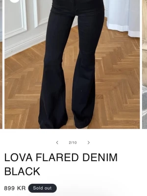 ALOBHA jeans i denim black 40 - Jag säljer mina oanvända ALOBHA jeans i storlek 40  eftersom de ej passade.