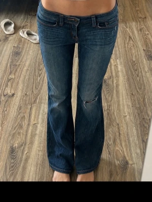    Lågmidjade bootcut jeans Levis  - ❤️❤️ mått finns på bilder, priset kan diskuteras vid snabb affär  
