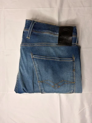 Replay anbass jeans - Säljer ett bar replay anbass jeans i storlek w31. Hör av dig vid funderingar 😁🌟