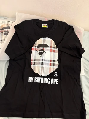 BAPE T-Shirt - Storlek: S, helt nya och aldrig använda. Finns 3 st, 1 tröja för 300kr. Säg till ifall du vill köpa mer än ett😁
